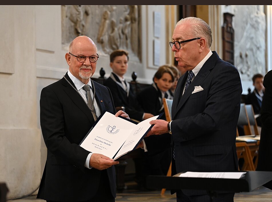 Professor Dr. Martin Exner bei der Verleihung der Paracelsus-Medaille Professor Dr. Martin Exner bei der Verleihung der Paracelsus-Medaille