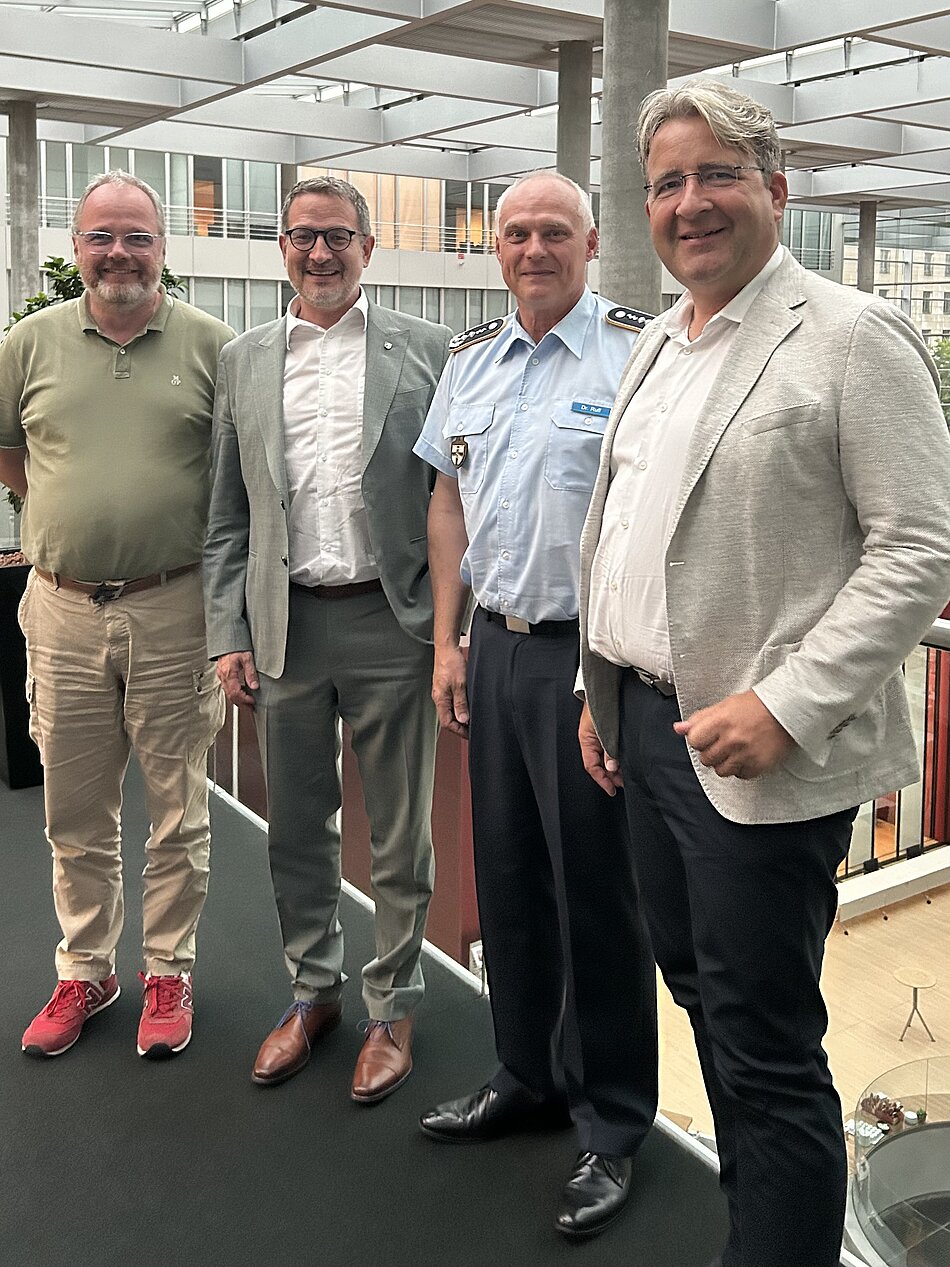 Gruppenfoto mit Dr. Joachim Wichmann, Dr. Sven Dreyer, Dr. Jörg Ruff und Dr. Arndt Berson Gruppenfoto mit Dr. Joachim Wichmann, Dr. Sven Dreyer, Dr. Jörg Ruff und Dr. Arndt Berson
