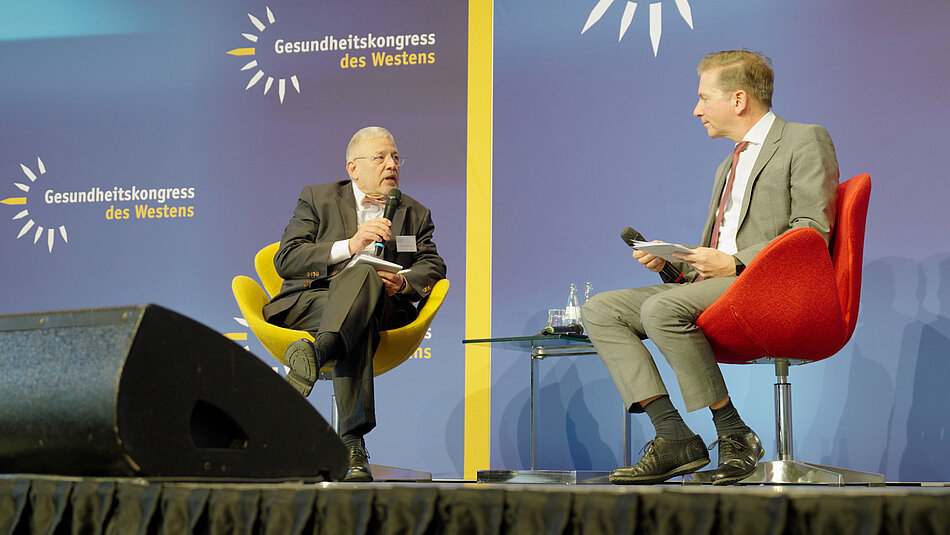 Dr. Frank Bergmann diskutiert auf dem Gesundheitskongress des Westens