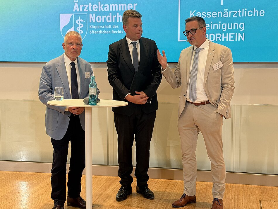 Sommeremfpang der Ärztekammer Nordrhein 2026 Gruppenfoto Sommeremfpang der Ärztekammer Nordrhein 2026 Gruppenfoto