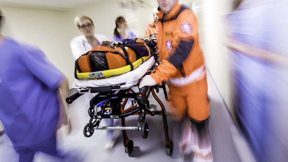 Notfall mit Trage Notfall mit Bahre
