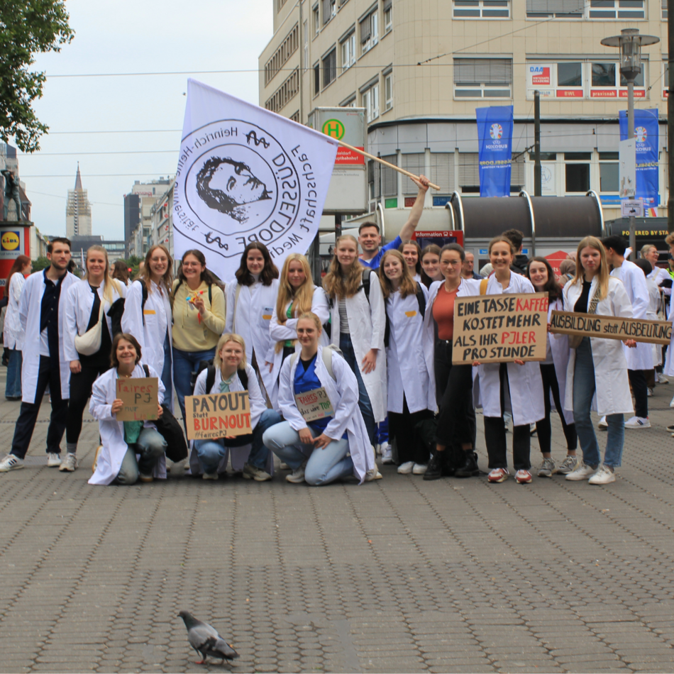 Studierende auf der Protestkundgebung 